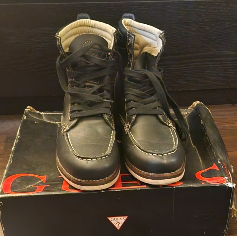 GUESS Men's Black Leather Chukka Boots